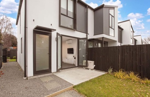 Edgeware Apartment | Style Location New Sunny 2Bdrms Free Park