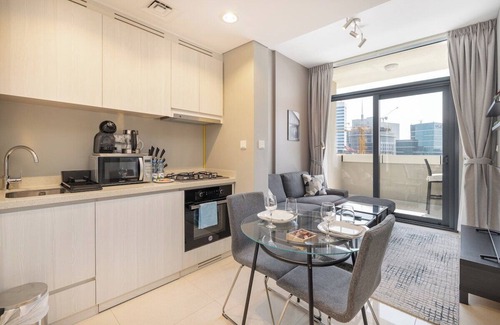 Downtown Dubai Apartment | Stylish 1-Bedroom Apartment with Stunning Canal Views at Business Bay!