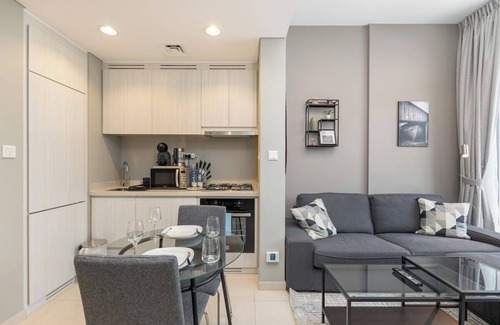 Downtown Dubai Apartment | Stylish 1-Bedroom Apartment with Stunning Canal Views at Business Bay!