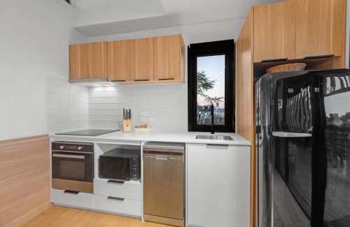 New Farm Apartment | Stylish 1-Bed Flat Near Brisbane River Walks