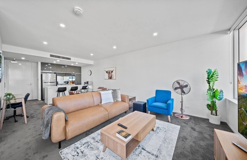 Barton Apartment | Stylish 1-Bed Retreat Steps from Foreshore