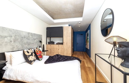 Sea Point Apartment | Stylish, 1-bedroom apartment with WiFi, Spa, Restaurant in Central Cape Town