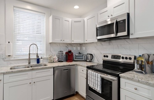 Downtown Columbus House | Stylish 12 BD |24 Guests| Next to DT| Free Parking