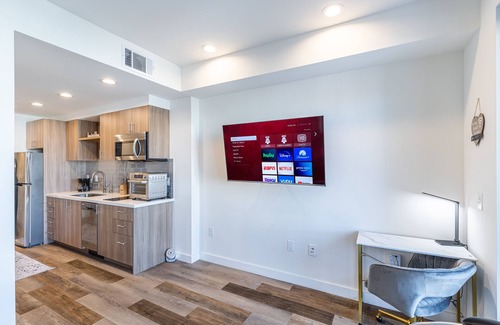 Wilshire Apartment | Stylish 1BD Long Term Stay 9-min to Hollywood DTLA