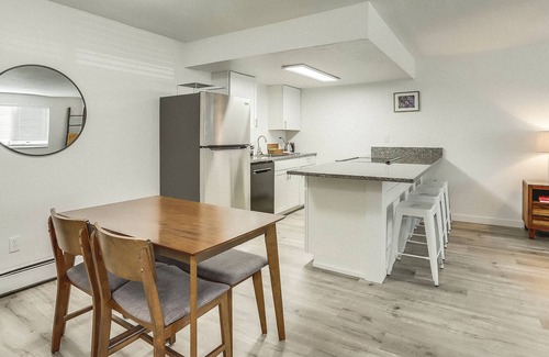 Park East Apartment | Stylish 1BD with Mountain Views + Pool