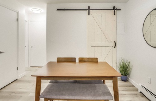 Park East Apartment | Stylish 1BD with Mountain Views + Pool