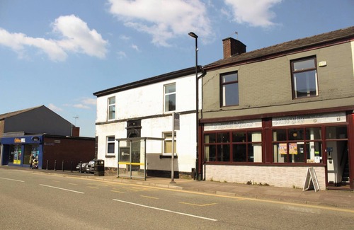 Heywood Apartment | Stylish 1BR Apartment in the Heart of Heywood
