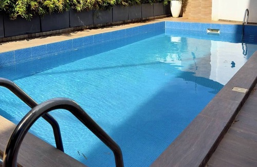 Osu Apartment | Stylish 1BR Apartment in Cantonments with Pool, Gym & Rooftop Lounge