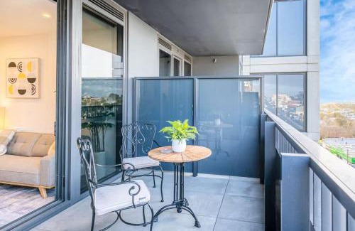 Heidelberg Heights Apartment | Stylish 1BR Apt in Ivanhoe with Free Parking