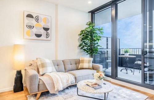 Heidelberg Heights Apartment | Stylish 1BR Apt in Ivanhoe with Free Parking