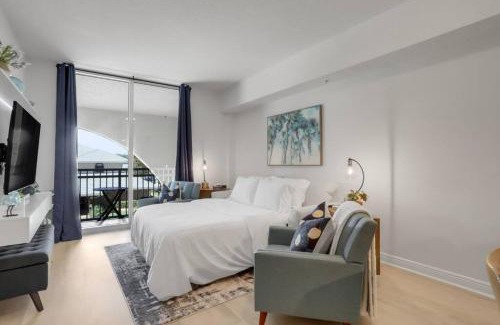 Boynton Beach Apartment | Stylish 1BR Condo Rooftop Pool Close to Beach
