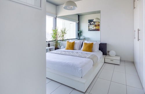 DIFC Apartment | Stylish 1BR in DIFC With Burj Khalifa Views