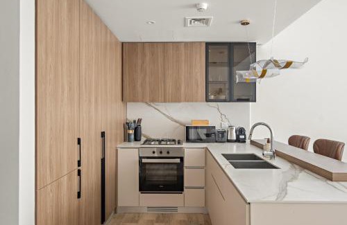 Jumeirah Village Apartment | Stylish 1BR in Hamilton House