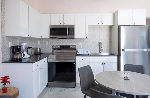 Venetian Road Settlement Apartment | Stylish 1BR in Venetian SJ Residences 106—WiFi, AC, just minutes from the beach!