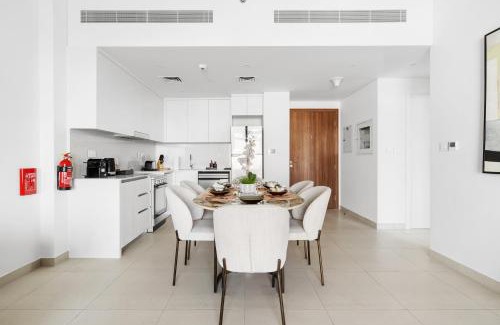 Umm Suqeim 3 Apartment | Stylish 1BR with Balcony and Burj AlArab View