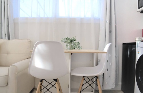 Queens Apartment | Stylish 2-4 Bedroom 2 Bath! Convenient! 24/7 Parking!n
