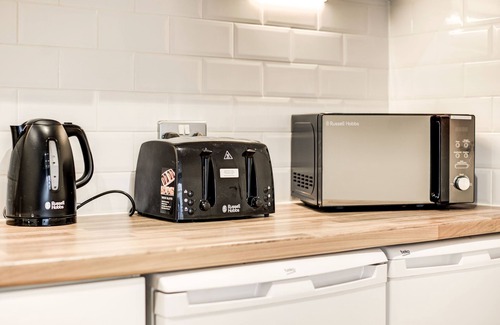 Stratford and New Town Apartment | Stylish 2-Bed Apartment, sleeps 6 in Stratford E15