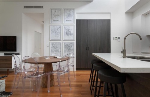 Coogee Apartment | Stylish 2-Bed Apartment with BBQ Patio Near Beach