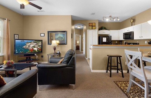 West Kissimmee Condo | Stylish 2 bed condo in Oakwater Resort just 2 miles from Disney World!