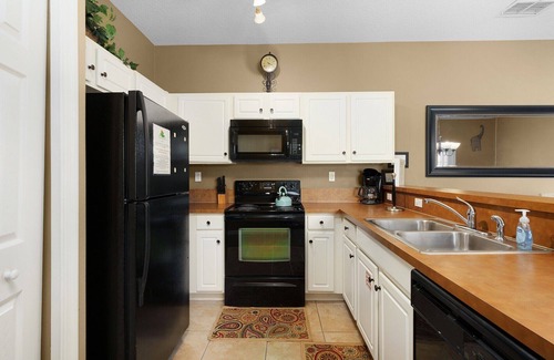 West Kissimmee Condo | Stylish 2 bed condo in Oakwater Resort just 2 miles from Disney World!
