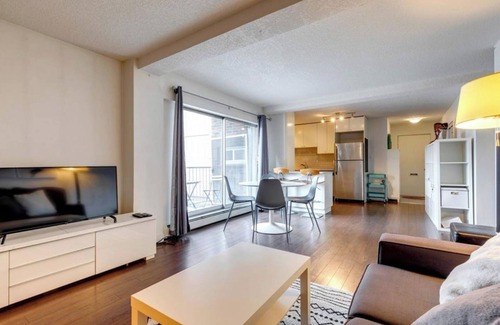 Mission District Condo | Stylish 2-bed condo right in the heart of the action on 17th Ave.