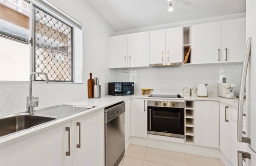 New Farm Apartment | Stylish 2-Bed Ground-Floor Apartment in New Farm