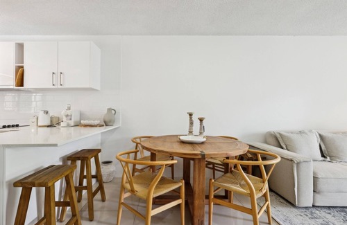 New Farm Apartment | Stylish 2-Bed Ground-Floor Apartment in New Farm