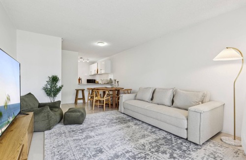 New Farm Apartment | Stylish 2-Bed Ground-Floor Apartment in New Farm