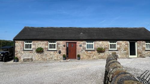 Winkhill House | Stylish 2 Bed Peak District Cottage Barn Near Alton Towers, Polar Bears, Chatsworth House