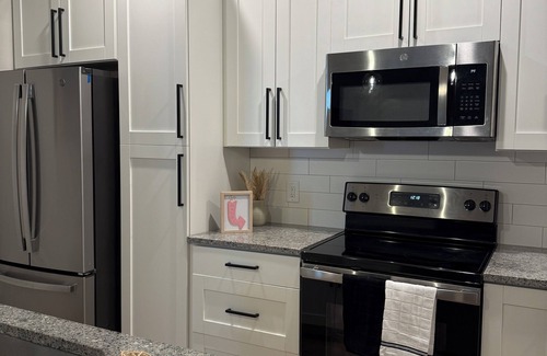 Olivette Apartment | Stylish 2-bedroom apartment with AC, Pool, WiFi in vibrant St. Louis