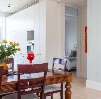 Sea Point House | Stylish 2 bedroom house in Excellent Position
