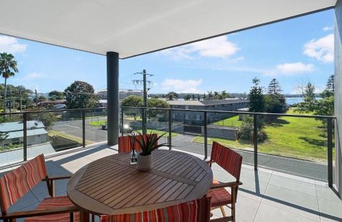 Batemans Bay Apartment | Stylish 2-Bedroom Near Shops and Coastal Trails