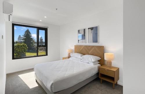 Batemans Bay Apartment | Stylish 2-Bedroom Near Shops and Coastal Trails