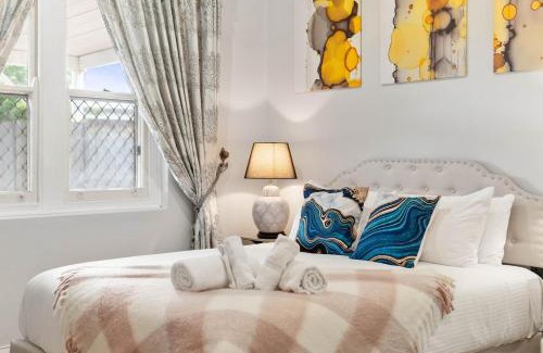 Maylands House | Stylish 2 Bedroom Unit Close to CBD