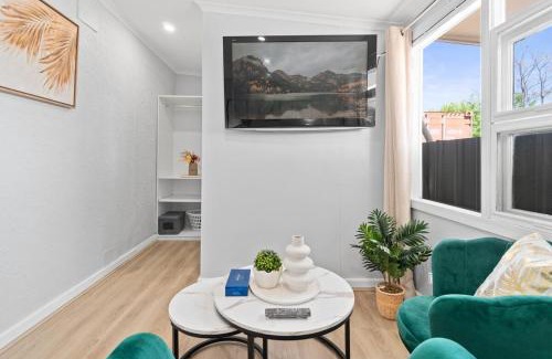 Maylands House | Stylish 2 Bedroom Unit Close to CBD