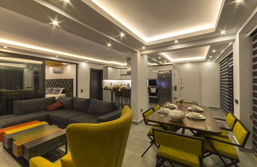 Islamlar House | Stylish 2 Bedroom Villa with Secluded Outdoor and Heated Indoor Pool, and Sauna