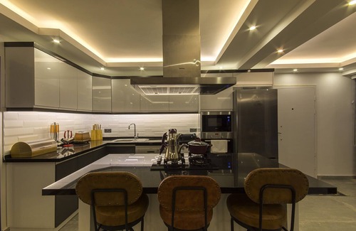 Islamlar House | Stylish 2 Bedroom Villa with Secluded Outdoor and Heated Indoor Pool, and Sauna