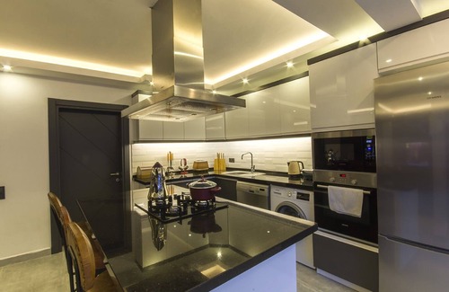 Islamlar House | Stylish 2 Bedroom Villa with Secluded Outdoor and Heated Indoor Pool, and Sauna
