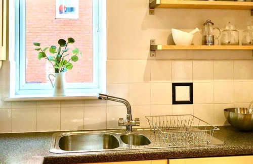Newcastle-upon-Tyne Apartment | Stylish 2 bed apartment with beautiful river views