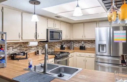 Ellendale House | Stylish 2BR/2BA Loft - Work, Rest & Explore!
