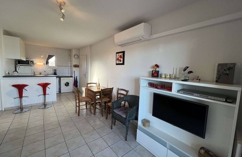 Valras-Plage Apartment | Stylish 2BR Apt with Pool, AC & Terrace - Sleeps 6, 600m from Beach