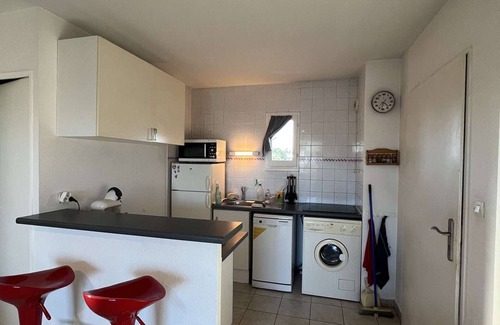 Valras-Plage Apartment | Stylish 2BR Apt with Pool, AC & Terrace - Sleeps 6, 600m from Beach