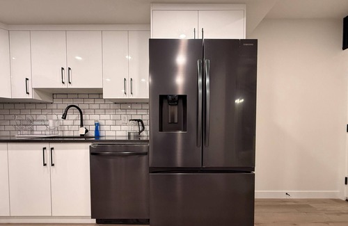 Calgary House | Stylish 2BR Basement Suite | 15 Mins to Airport