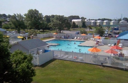 New Bern Condo | Stylish 2BR Condo with Balcony