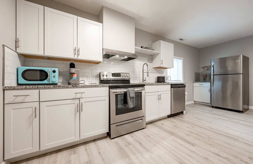 Near Eastside House | Stylish 2BR Cottage | Free Parking | Near Mass Ave