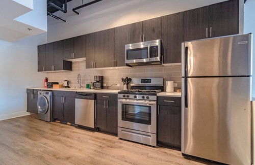 Near South Side Hotel | Stylish 2BR Cozy South Loop Suite Near McCormick