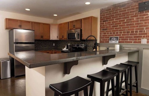 Roanoke Apartment | Stylish 2BR downtown luxury