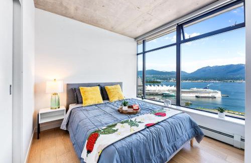 Gastown Apartment | Stylish 2BR Loft in Historic Gastown with Mountain Views
