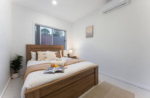 Hurstville House | Stylish 2BR Retreat | Walk to Dining & Transport