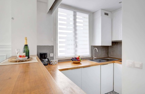 Quartier de la Place-Vendome Apartment | Stylish 2BR Steps from Louvre - Place Vendome